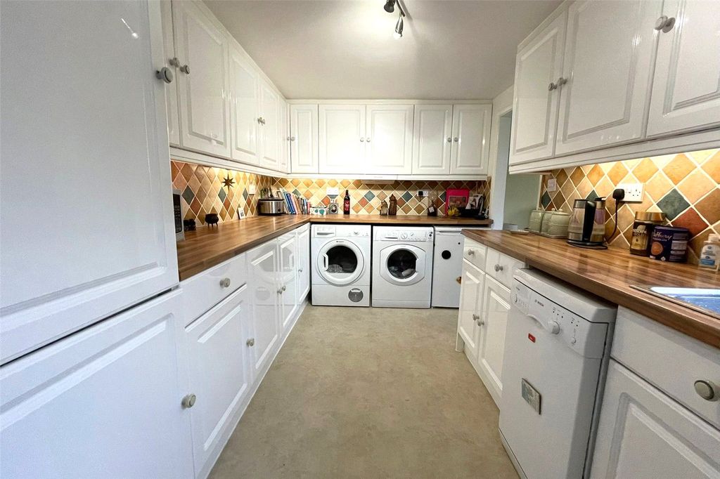 Property photo 2 of 12 Picture No. 18