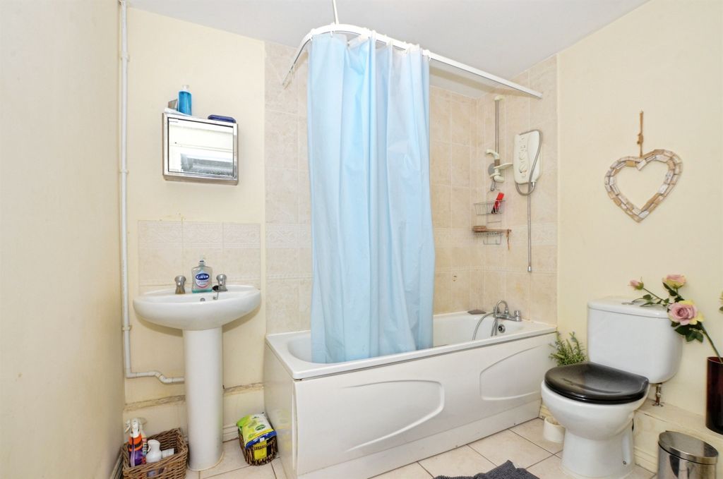 Property photo 3 of 20
