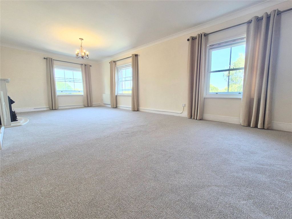 Property photo 2 of 16 Picture No. 22