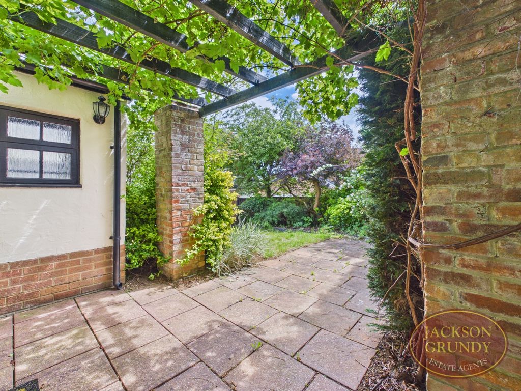 Property photo 2 of 19 Teeton Road