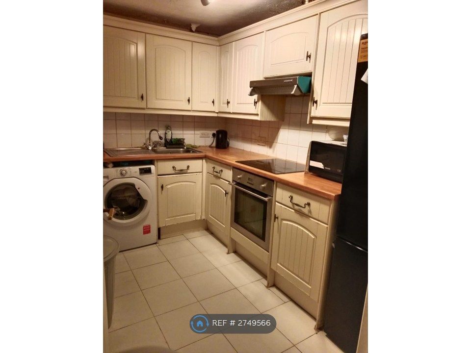 Property photo 2 of 8 Kitchen