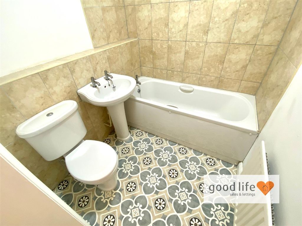 Property photo 2 of 12 20260528_112834475_Ios32 Aylesford Mews.Jpg