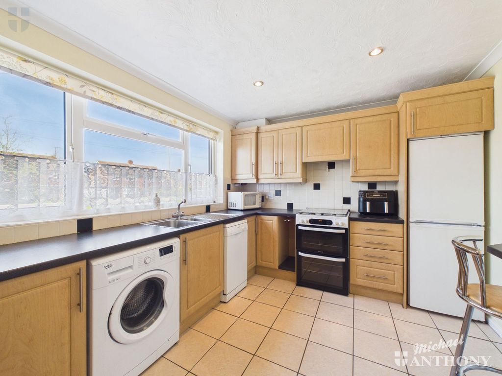 Property photo 2 of 10 Cam03218G0-Pr0975-Still001