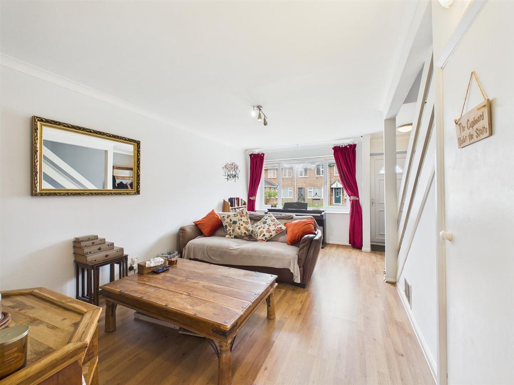 Property photo 2 of 19 Cam02435G0-Pr0207-Still014.Jpg