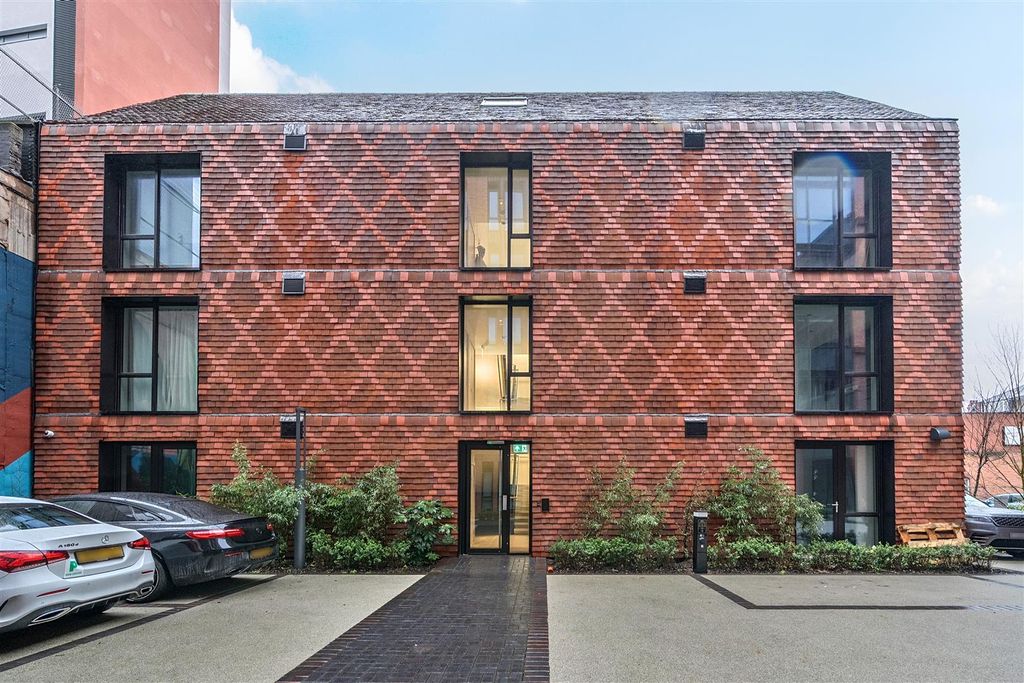 Property photo 2 of 10 1402267-9-6970Aa34cd375.Jpg