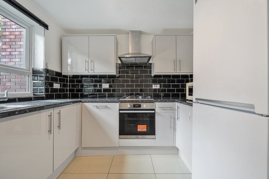 Property photo 2 of 11 Picture No. 17