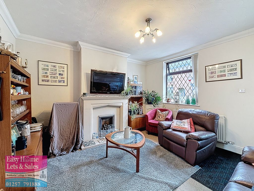 Property photo 2 of 10 Living Room