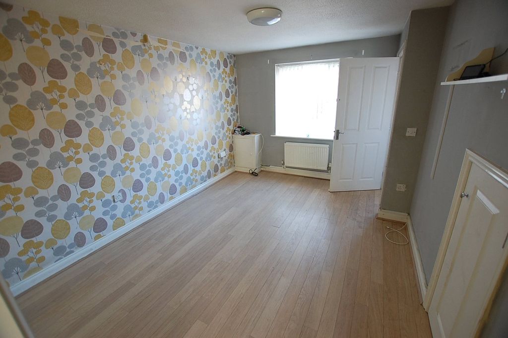Property photo 3 of 8 Picture No. 02
