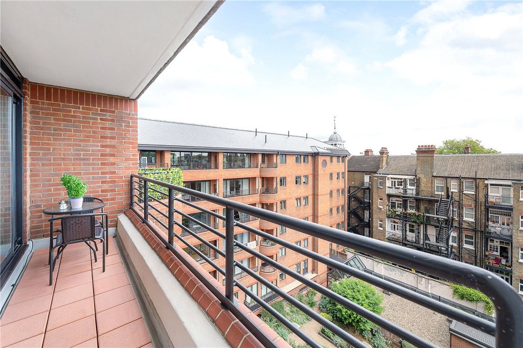 Property photo 3 of 22 Balcony