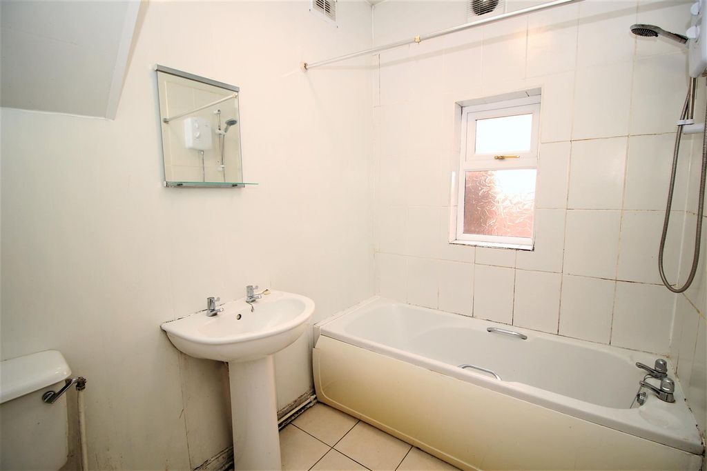 Additional image 7 of 2 bed flat to rentConiston Avenue, Jesmond, Newcastle Upon Tyne NE2