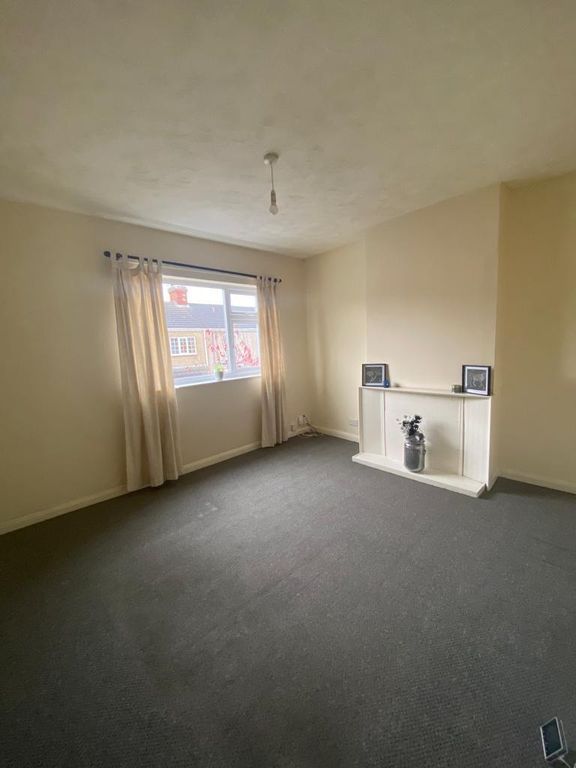 Property photo 2 of 6 Lounge.Jpg