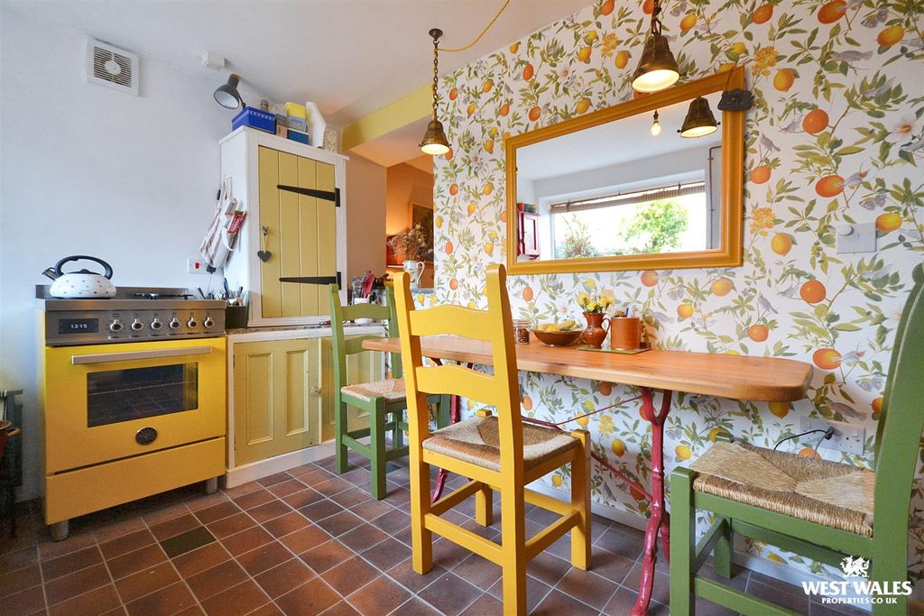 Property photo 3 of 22 Kitchen