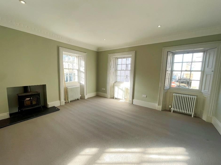 Property photo 2 of 31