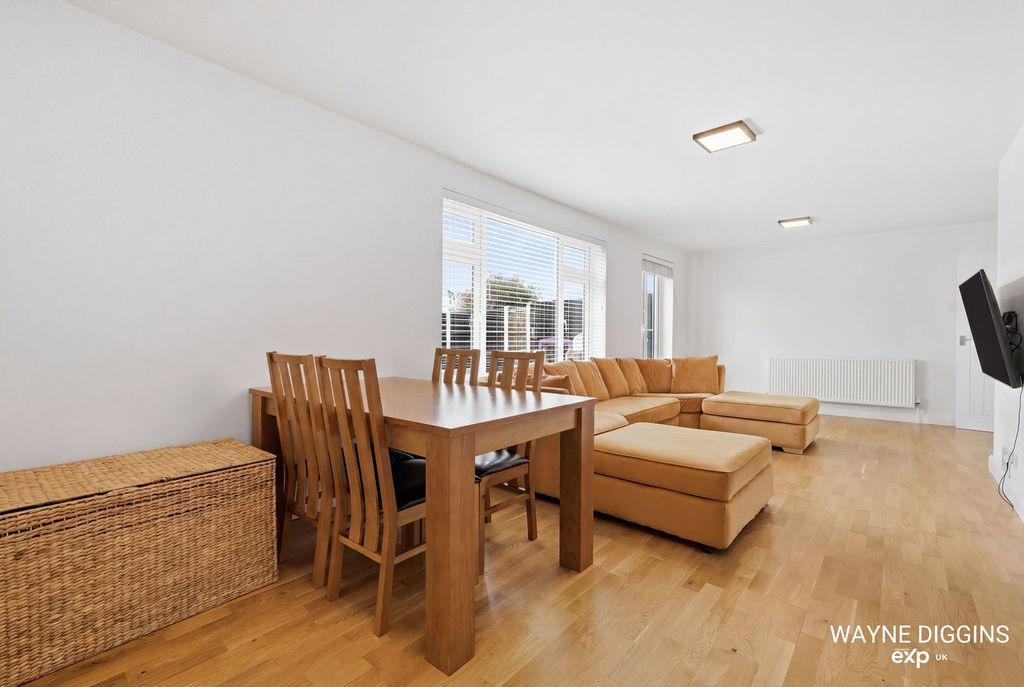 Property photo 3 of 24