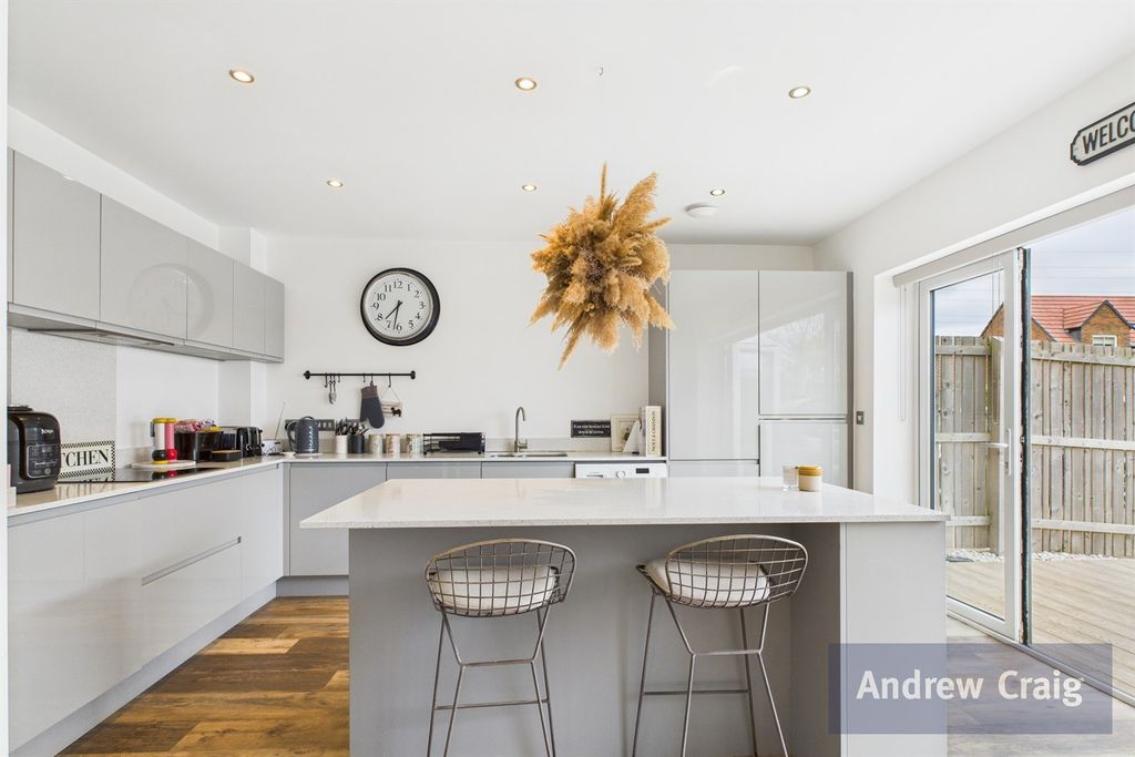 Property photo 2 of 18 Kitchen Breakfast Room
