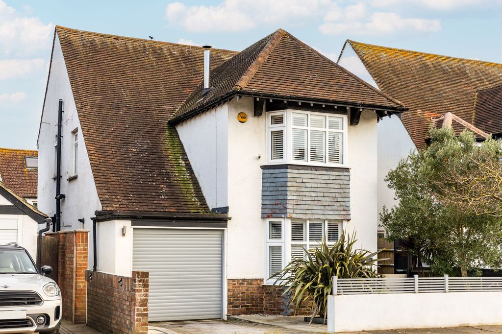 Property photo 3 of 25