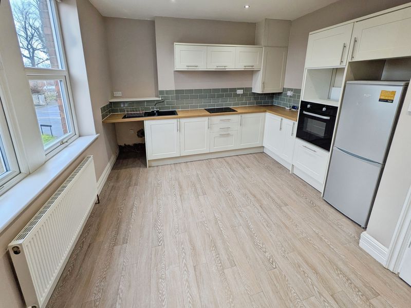 Property photo 2 of 9 Dining Kitchen