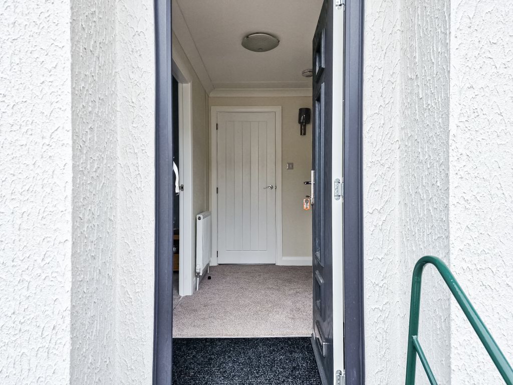 Property photo 2 of 14 Hall