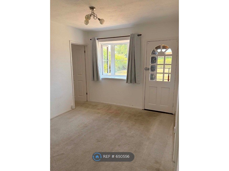 Property photo 3 of 10 Lounge