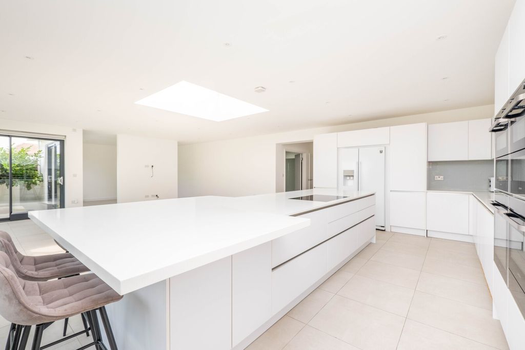 Property photo 2 of 17 Picture No. 60