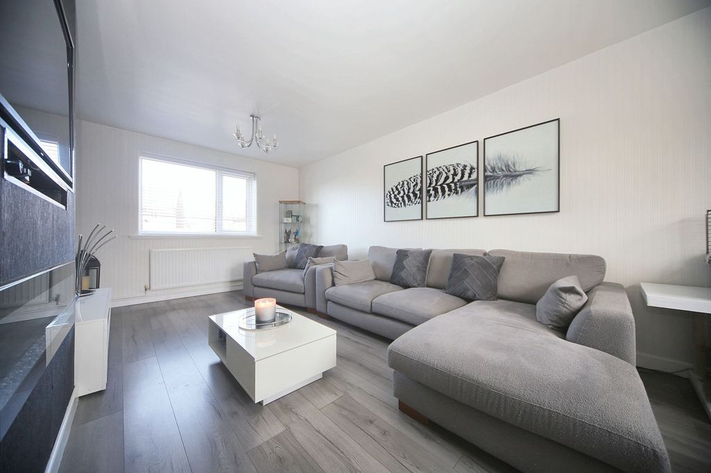 Property photo 2 of 25