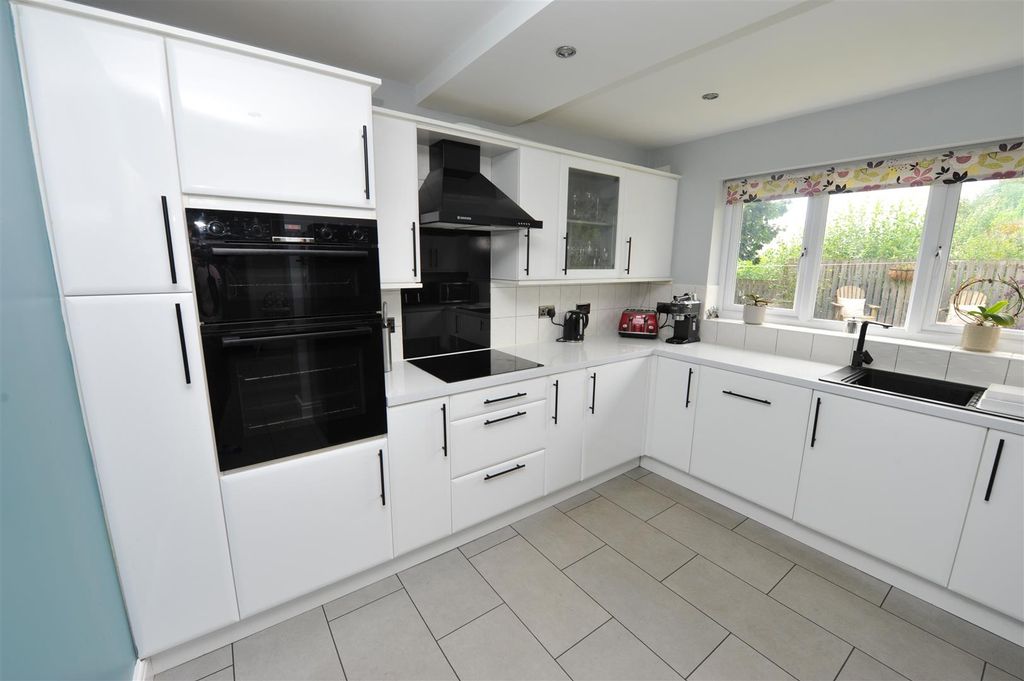Property photo 3 of 31