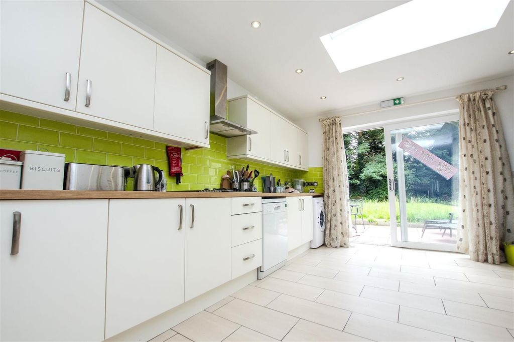 Property photo 1 of 11 Approach