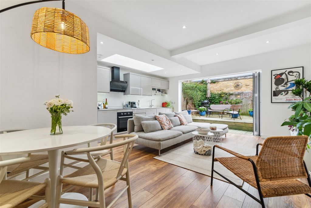 Property photo 2 of 10 For Sale - Devonshire Road, W4