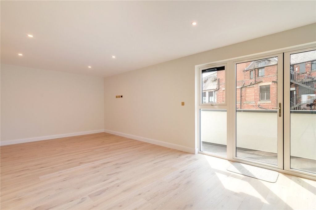 Property photo 3 of 14 Picture 3