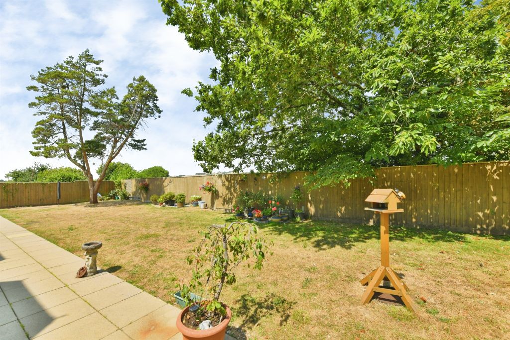 Property photo 3 of 15 Communal Gardens