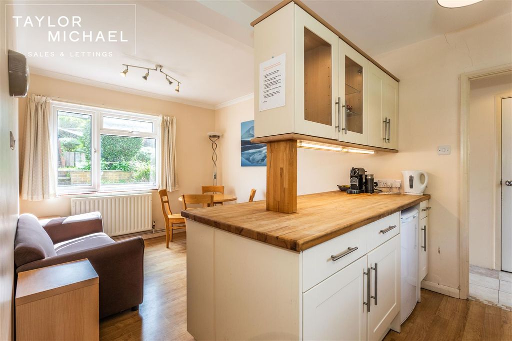 Property photo 2 of 31 Kitchen