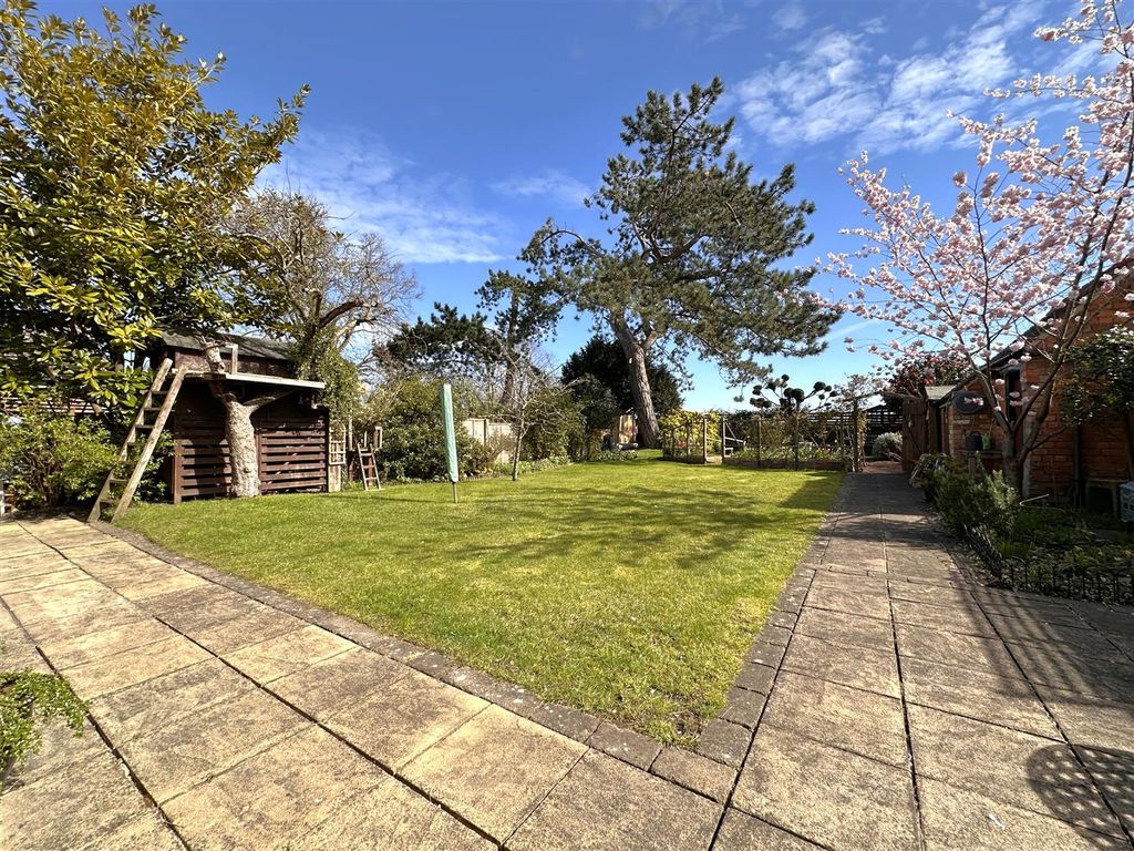 Property photo 3 of 28 Lovely Rear Garden 331