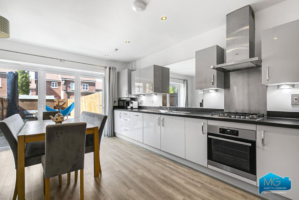 Property photo 2 of 29 Picture No. 52