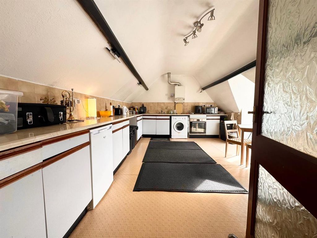 Property photo 3 of 29 Kitchen / Diner