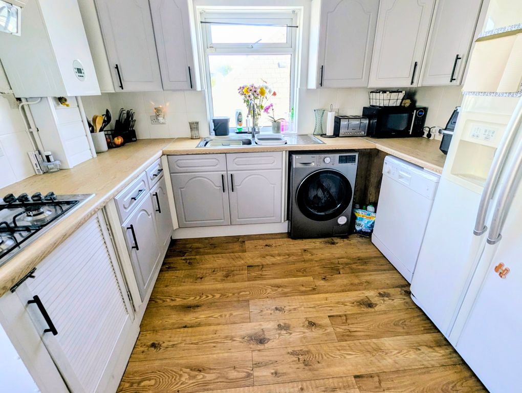 Property photo 2 of 10 Kitchen