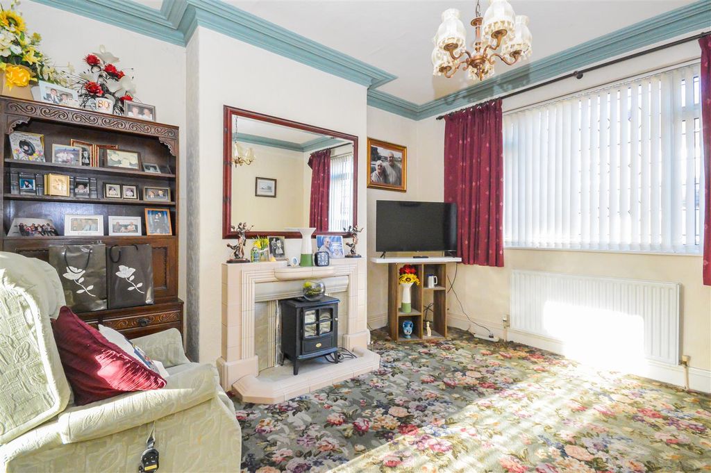 Property photo 3 of 9 Living Room