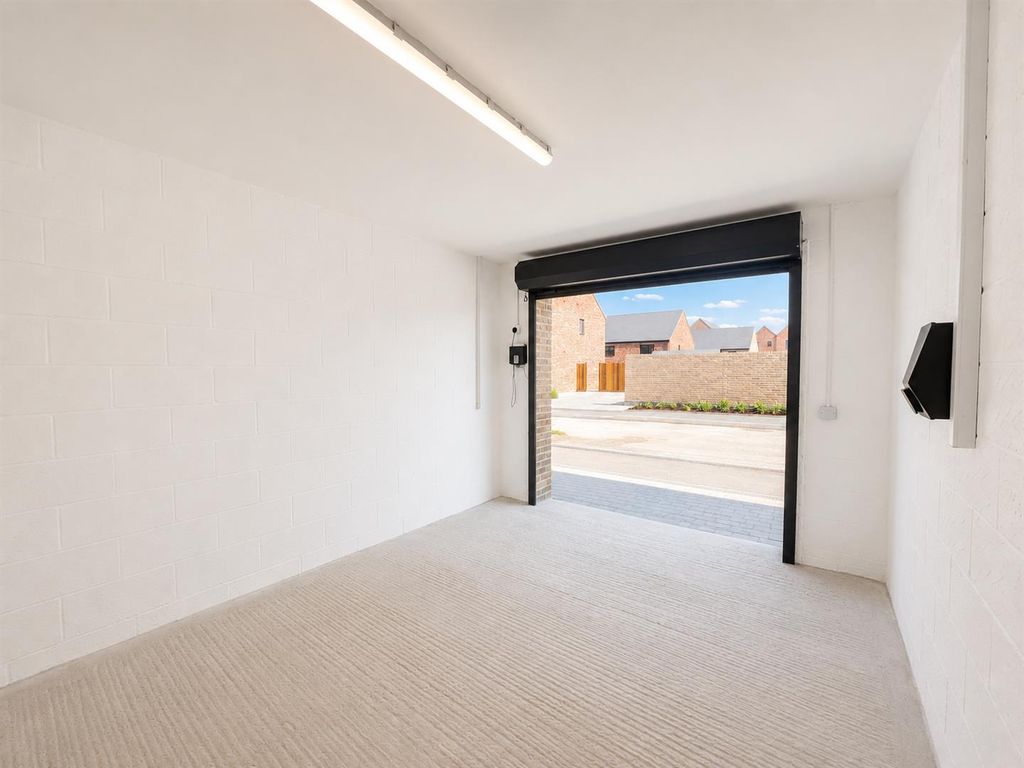 Property photo 2 of 8 Garage.Png