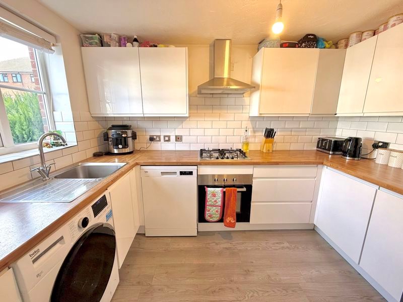 Property photo 2 of 14 Kitchen