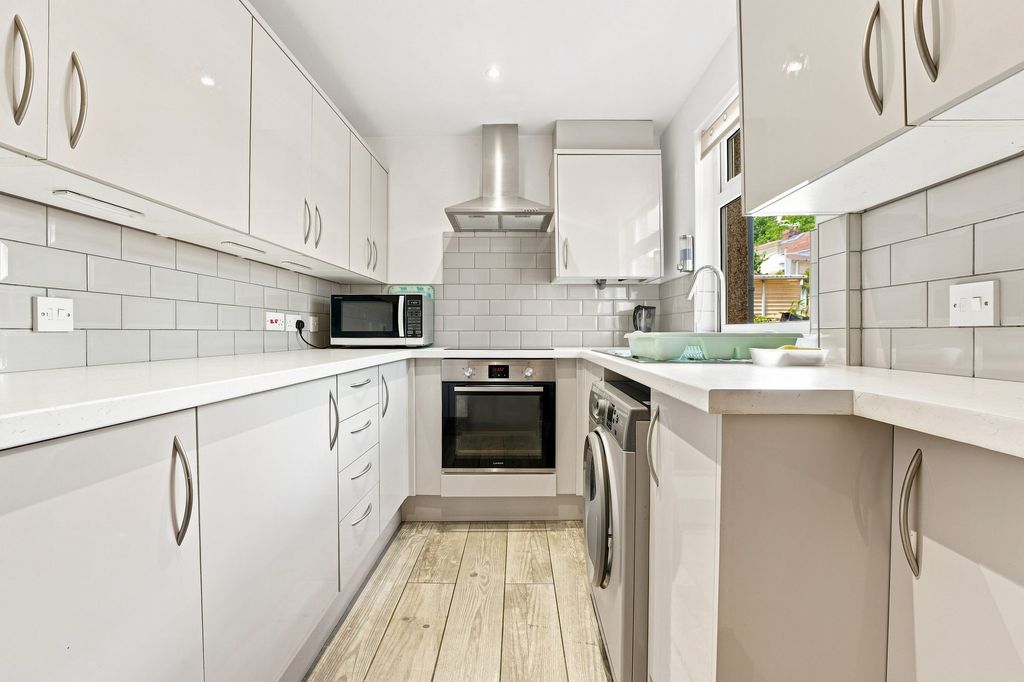 Property photo 2 of 23