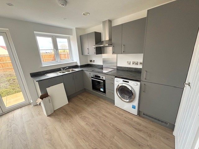 Property photo 3 of 8 Kitchen