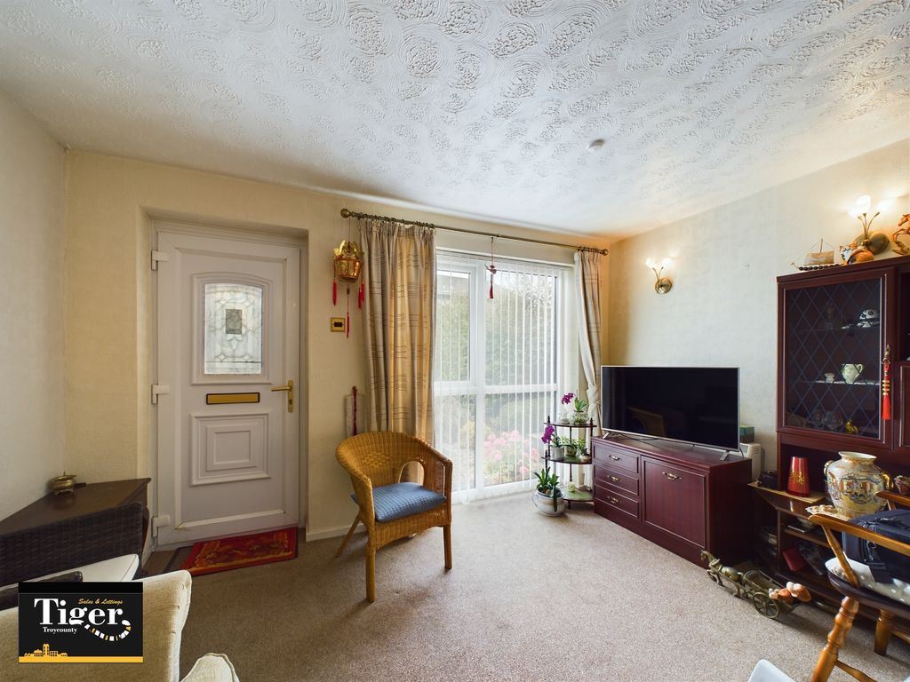 Property photo 3 of 16 Cam02176G0-Pr0338-Still008