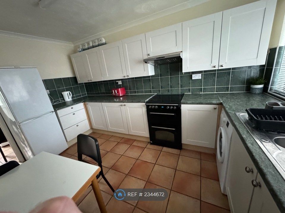Property photo 2 of 9 Kitchen