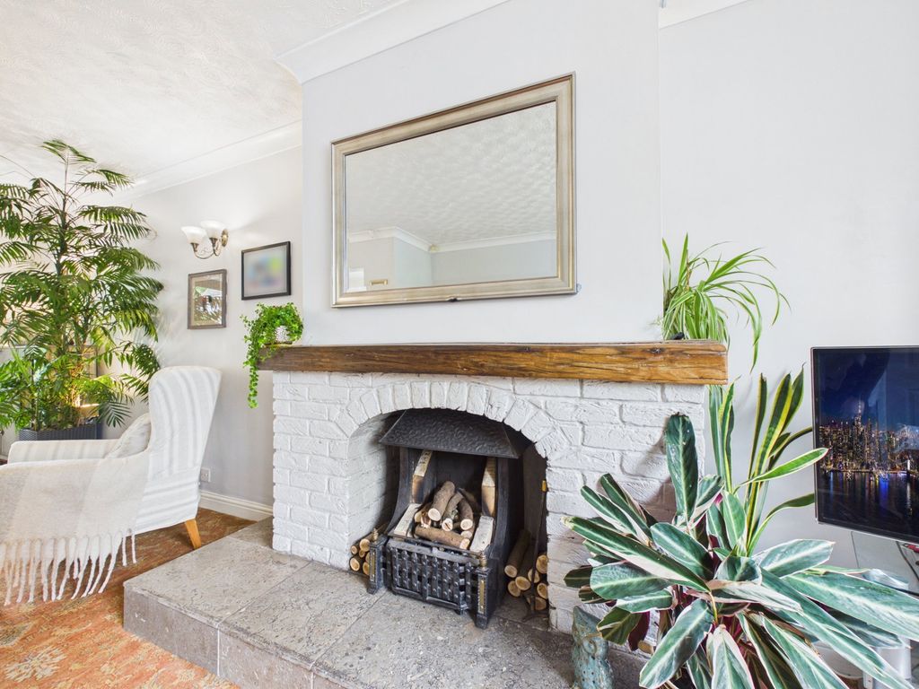 Property photo 2 of 40