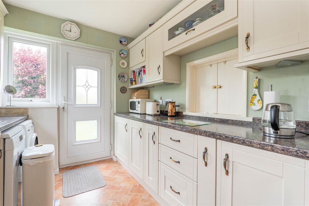 Property photo 3 of 24 Kitchen