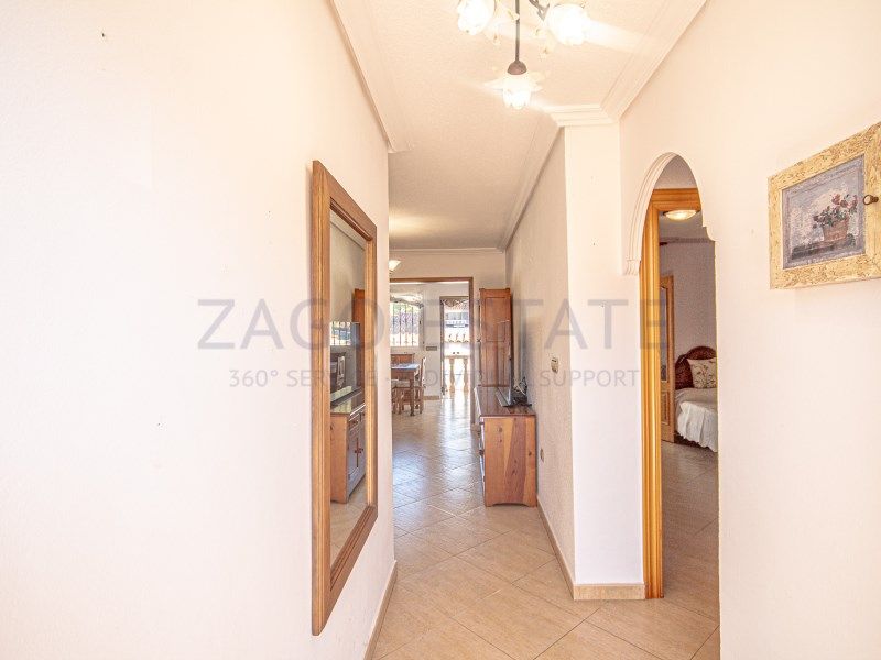 Property photo 2 of 40
