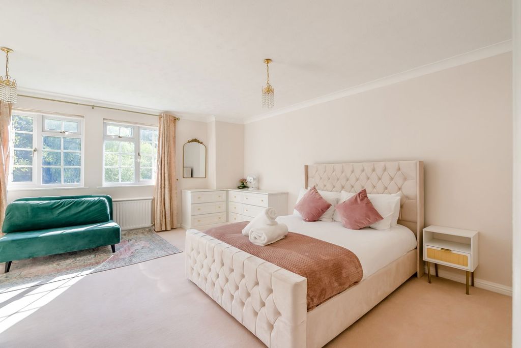 Additional image 12 of 4 bed detached house for salePotters Heights Close, Pinner HA5