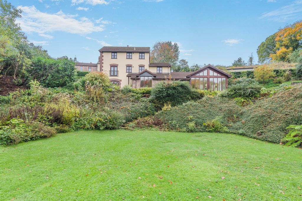 Property photo 1 of 33