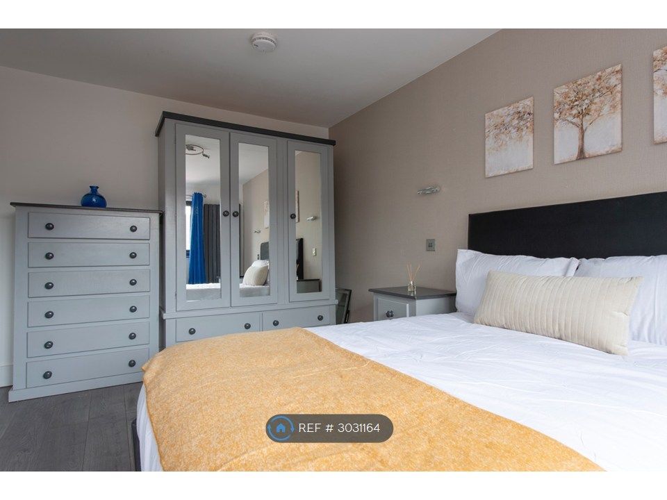 Property photo 3 of 6 Upstairs Bedroom 2