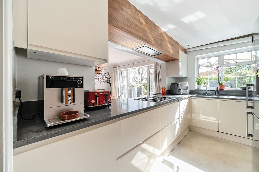 Property photo 2 of 19