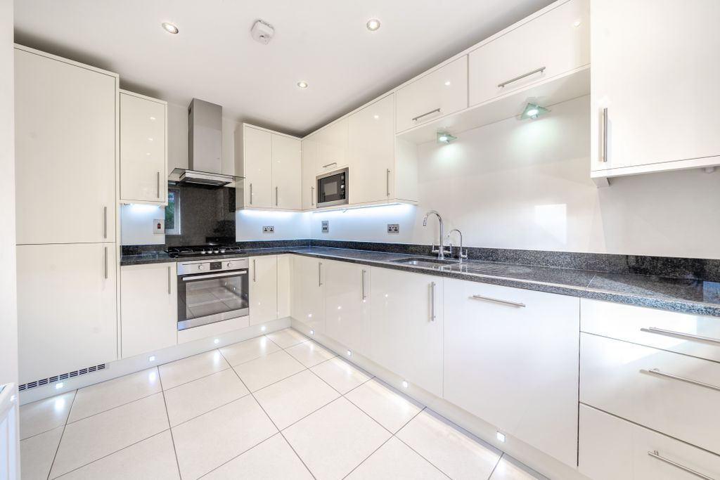 Property photo 2 of 12 Kitchen